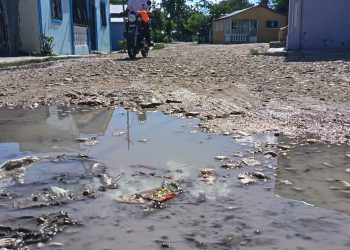 Moradores de La Línea en Barrio Arriba, Cabral, denuncian abandono y exigen intervención urgente
