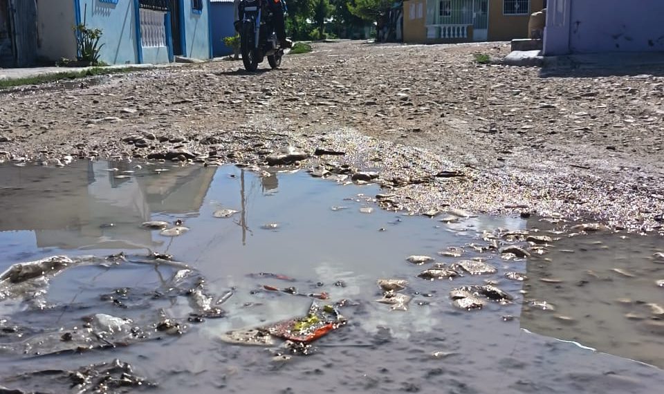 Moradores de La Línea en Barrio Arriba, Cabral, denuncian abandono y exigen intervención urgente