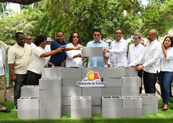 Ministro Collado deja iniciada varias obras en Barahona y Bahoruco, con una inversión de más 112 millones de pesos.