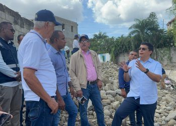 Fellito Suberví inspecciona trabajos en cañadas Guajimía y Los Girasoles