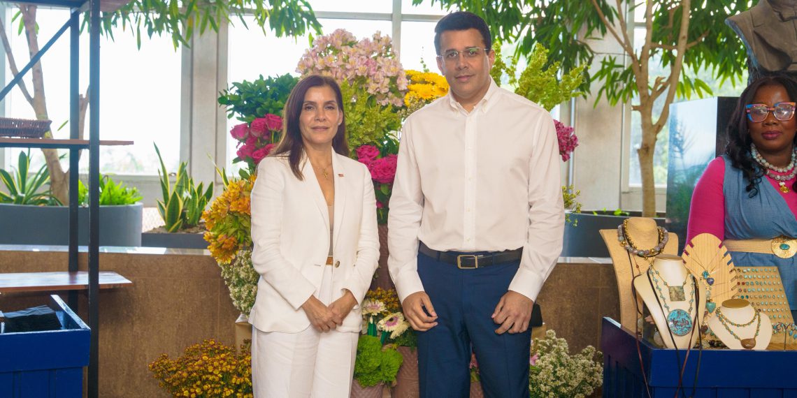 Ministro Collado recibe visita de la embajadora de los Estados Unidos, Leah Campos.
