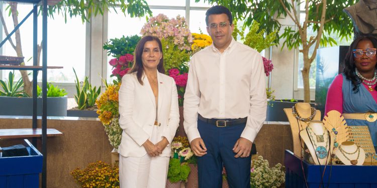 Ministro Collado recibe visita de la embajadora de los Estados Unidos, Leah Campos.