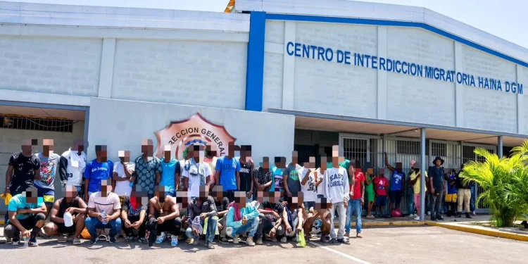 Más de 380 mil extranjeros deportados en 2025, Migración celebra 87 años