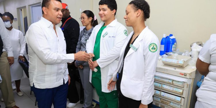 SNS da seguimiento a incidencias en Hospital Vinicio Calventi tras lluvias