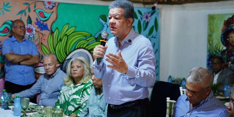 Leonel Fernández tilda al Gobierno de “tramposo” y cuestiona uso de recursos públicos