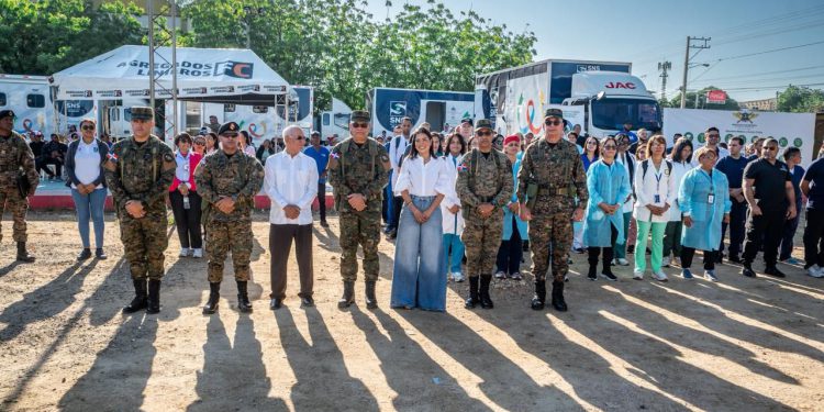 Defensa realiza operativo médico en Montecristi y anuncia escuela vocacional