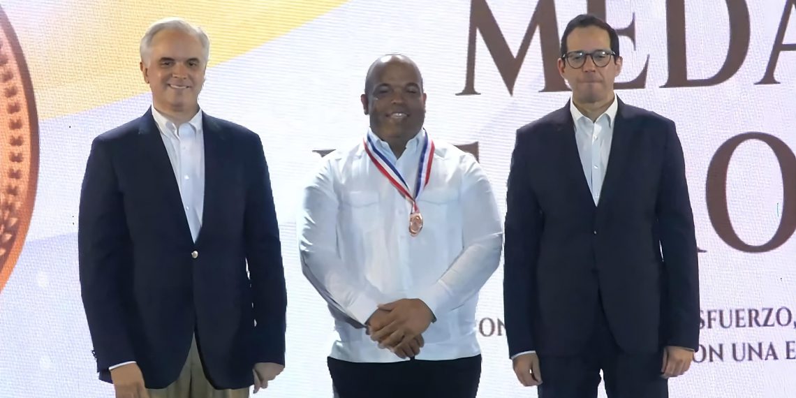 Regional 15 de Educación recibe Medalla de Bronce en el Premio Nacional a la Calidad Educativa 2025