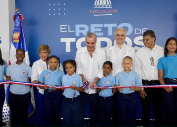 Abinader inaugura techados escolares en La Fe y Las Palmas de Herrera para impulsar deporte estudiantil
