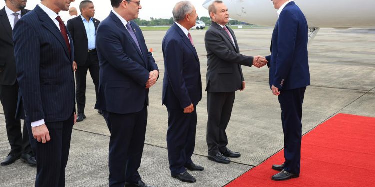 Presidente Abinader llega a Panamá, donde será orador principal del Congreso Mundial de Zonas Francas