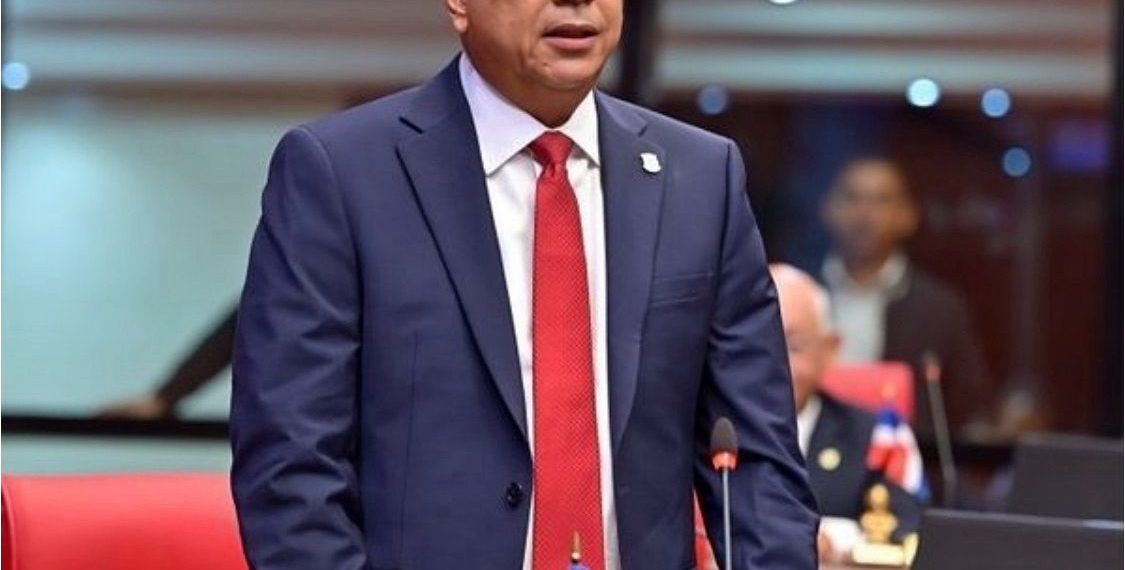 Senador Pedro Tineo someterá a la justicia a las empresas que han incumplido en la construcción de obras en Monte Plata