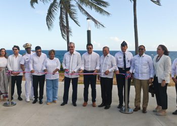 Presidente Abinader y ministro Collado inauguran segunda etapa del malecón de Santo Domingo Este.