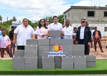 Turismo inicia obra en Las Clavellinas de Azua.