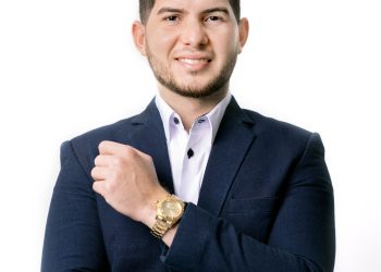 Dominicano se destaca en EU por su impacto en reparación de crédito para la comunidad hispana