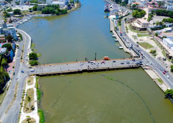 El Puente Flotante será cerrado por 2 horas este sábado para permitir el paso de una embarcación