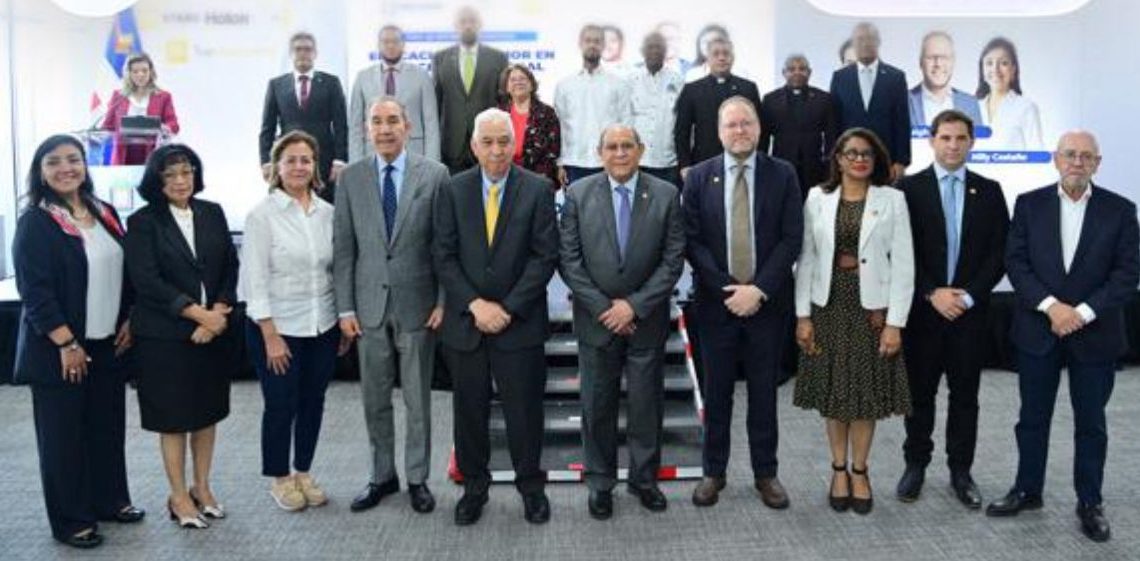 UNICARIBE y QS impulsan diálogo nacional para convertir a República Dominicana en un destino académico