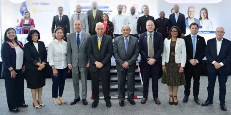UNICARIBE y QS impulsan diálogo nacional para convertir a República Dominicana en un destino académico