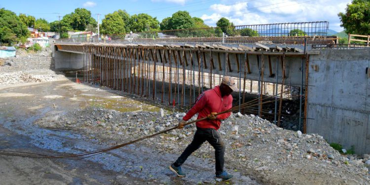 AVANZA A RITMO ACELERADO EL PUENTE DE LOS HIERROS, UNA NUEVA PUERTA DE ENTRADA A BANI