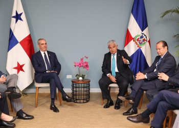 Presidente Abinader sostiene encuentro con líderes empresariales panameños para ampliar oportunidades de inversión