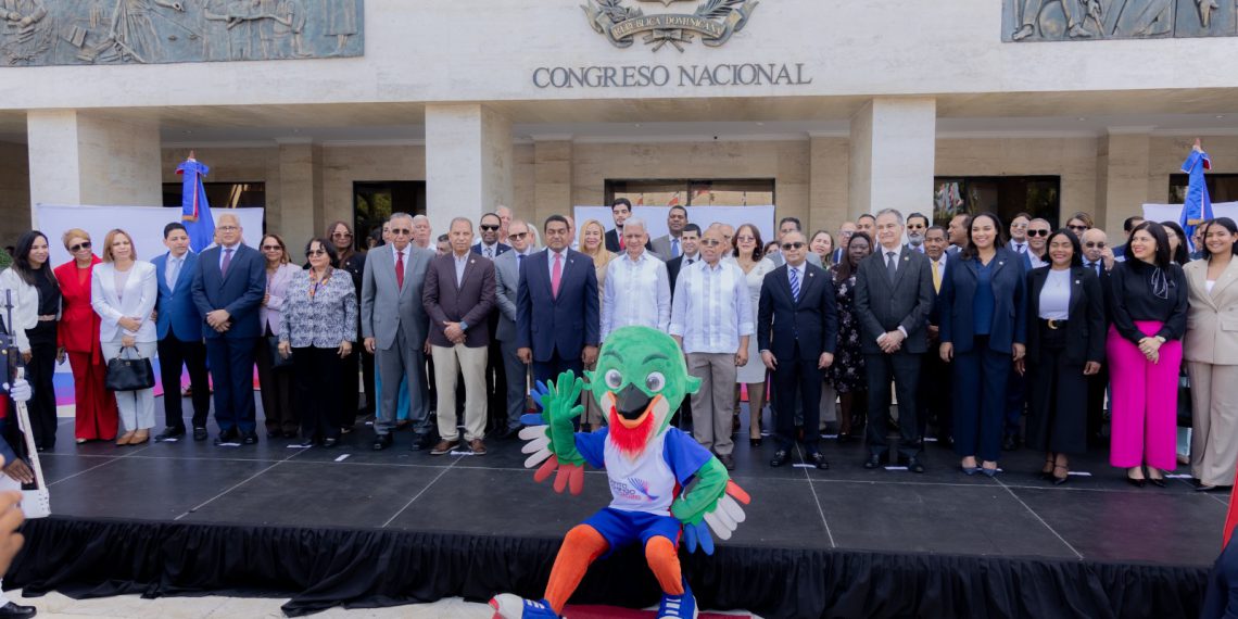 Presidente del Senado  recibe antorcha de los XXV Juegos Centroamericanos y del Caribe Santo Domingo 2026