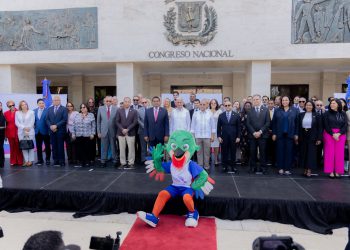 Presidente del Senado  recibe antorcha de los XXV Juegos Centroamericanos y del Caribe Santo Domingo 2026