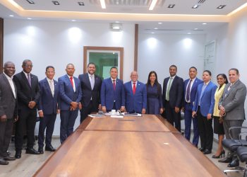 Diputados y miembros de la Superintendencia de Bancos tratan proyecto de ley que regula el embargo retentivo