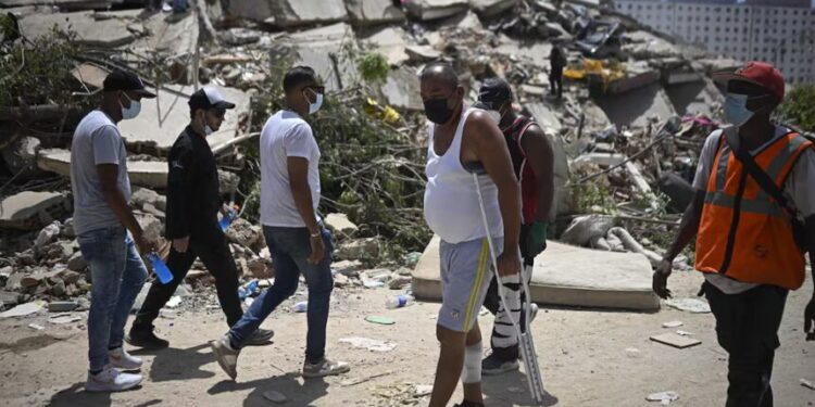Rescatan en Venezuela a un niño de 3 años en horas decisivas de búsqueda tras terremotos