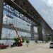 Residentes de Los Guandules destacan avances en rehabilitación del puente de la 17, pero comerciantes denuncian impacto económico por desalojos