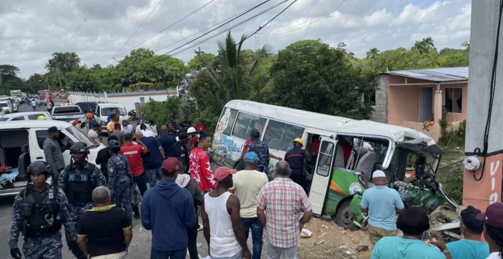 16 heridos tras accidentarse vehículo con personal de Supérate en Hato Mayor