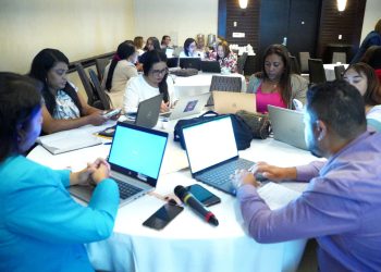Concluye evaluación de más de 74 mil docentes en todo el país
