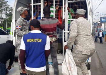 Haitiano resulta herido tras intentar escapar de agentes de Migración en Los Alcarrizos
