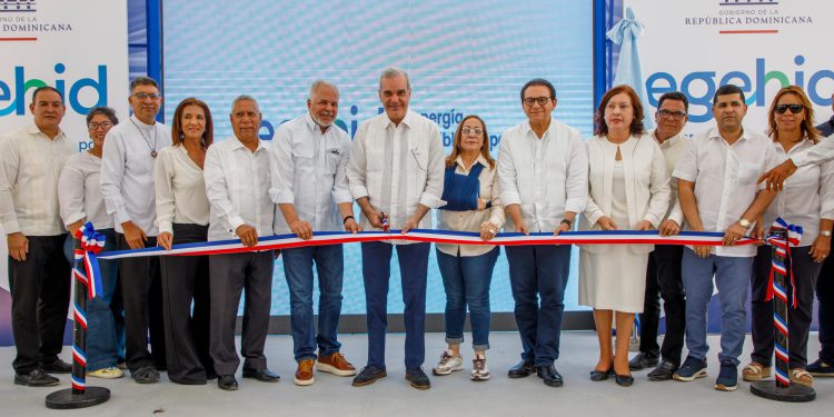Abinader inaugura carretera Carrizal–La Piedra–La Guázuma