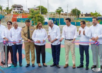 Abinader y Collado inauguran bulevar de la Salud en Haina con inversión de 165 millones de pesos.  