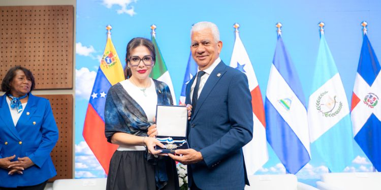Presidente del Senado, Ricardo de los Santos, destaca importancia de la estabilidad macroeconómica y la integración financiera regional