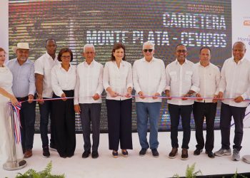 Raquel Peña entrega carreteras Monte Plata–Cevicos y San Pedro-Rincón Claro