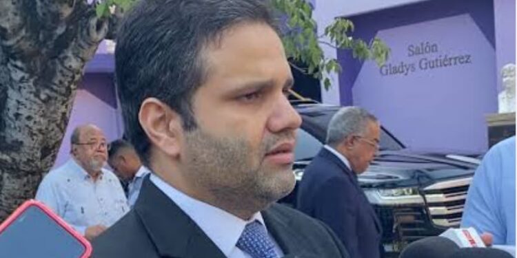 Richard Medina llama atención del impacto a empresas contribución residuos sólidos