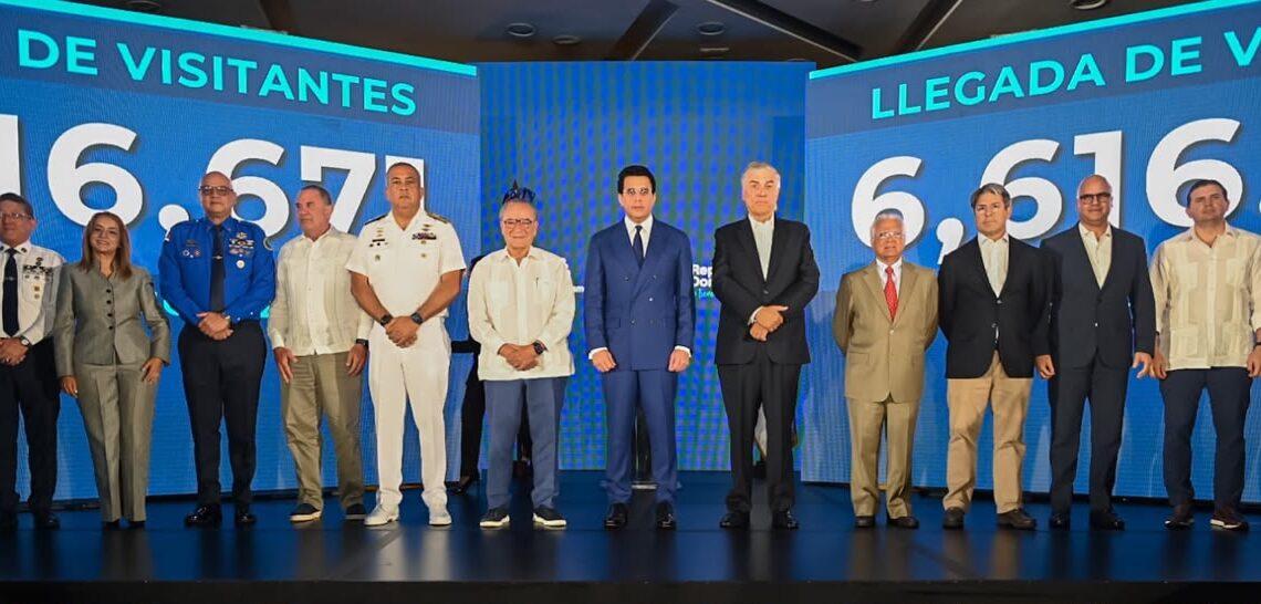 Turismo rompe récords en llegadas con 6.6 millones de visitantes, rumbo a cerrar con 12 millones.
