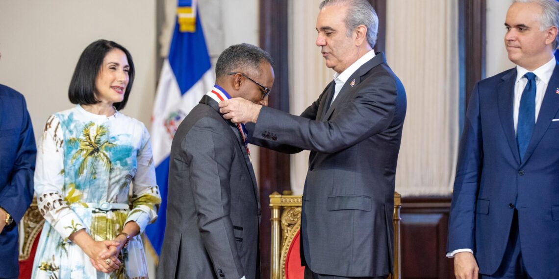 Presidente Abinader entrega Medalla al Mérito Magisterial 2026 y reconoce el aporte de docentes al desarrollo del país