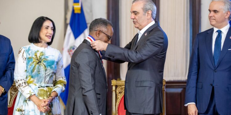 Presidente Abinader entrega Medalla al Mérito Magisterial 2026 y reconoce el aporte de docentes al desarrollo del país