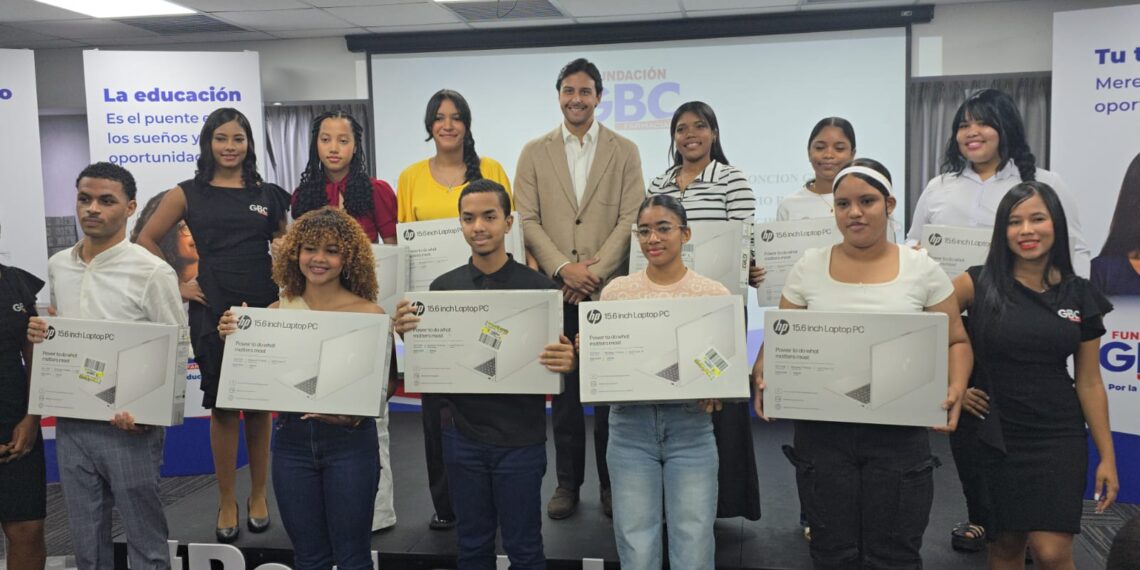 Raymond Rodríguez sorprende al país; Fundación GBC impulsa el futuro de la juventud con un histórico programa educativo