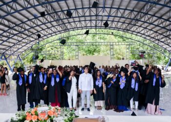 Fellito Suberví encabeza graduación de 24 nuevos bachilleres técnicos del Liceo CAASD