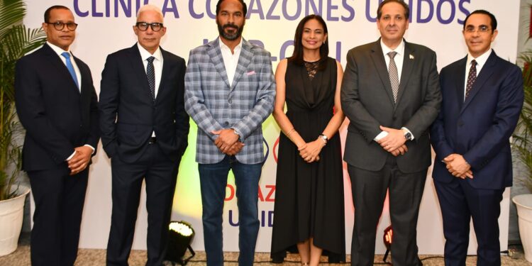 Presentan nuevo Equipo de Trasplante Renal en la Clínica Corazones Unidos