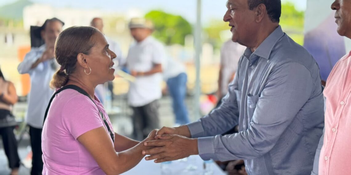 Senador Antonio Marte presidente del PPG denuncia creciente desempleo en Monsenor Nouel; juramenta a cientos de nuevos dirigentes en esa provincia.