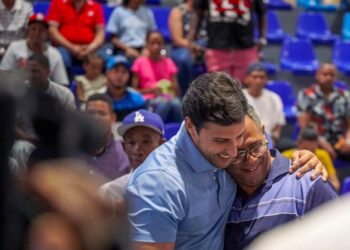 ¡Histórico! Raymond Rodríguez celebra por adelantado a más de 750 padres del Distrito Nacional