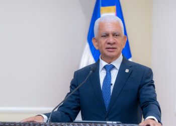 Senado reconoce a Jaime Francisco Sued Pichardo por su trayectoria empresarial y aportes al desarrollo de la industria farmacéutica