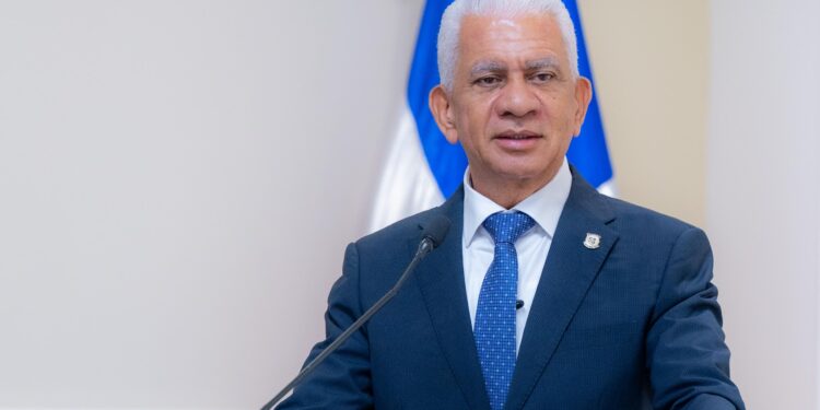 Senado reconoce a Jaime Francisco Sued Pichardo por su trayectoria empresarial y aportes al desarrollo de la industria farmacéutica