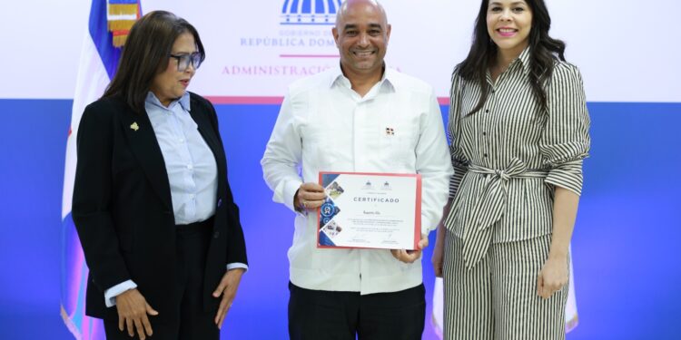 Más de 50 periodistas reciben certificación tras concluir curso especializado del MAP e INAP