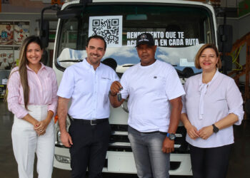 Bellón culmina con éxito la promoción «Móntate con Dyllu» con la entrega de un camión Dayun