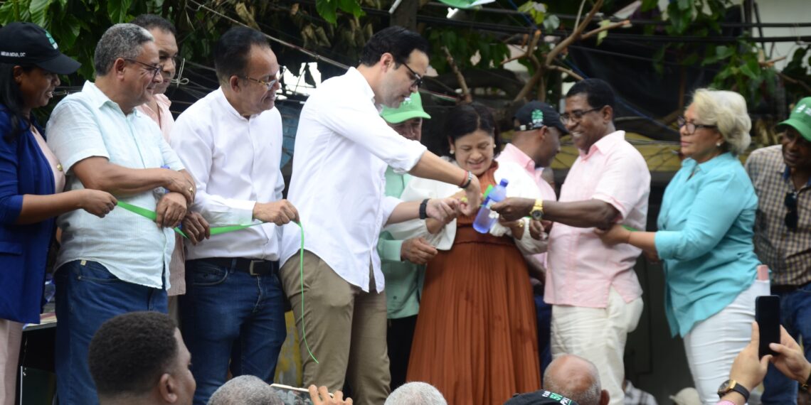 Fuerza del Pueblo inaugura local político en el sector Simón Bolívar.