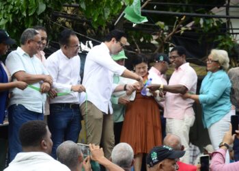 Fuerza del Pueblo inaugura local político en el sector Simón Bolívar.