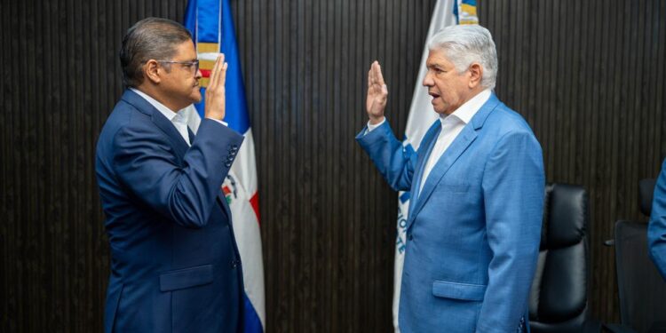 Méndez asume dirección del INTRANT con firme convicción de hacer cumplir la ley